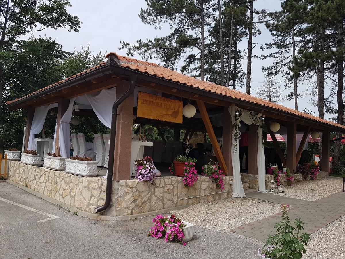 Restoran&Motel And Apartmants Lovacka Prica Tesanj 외부 사진