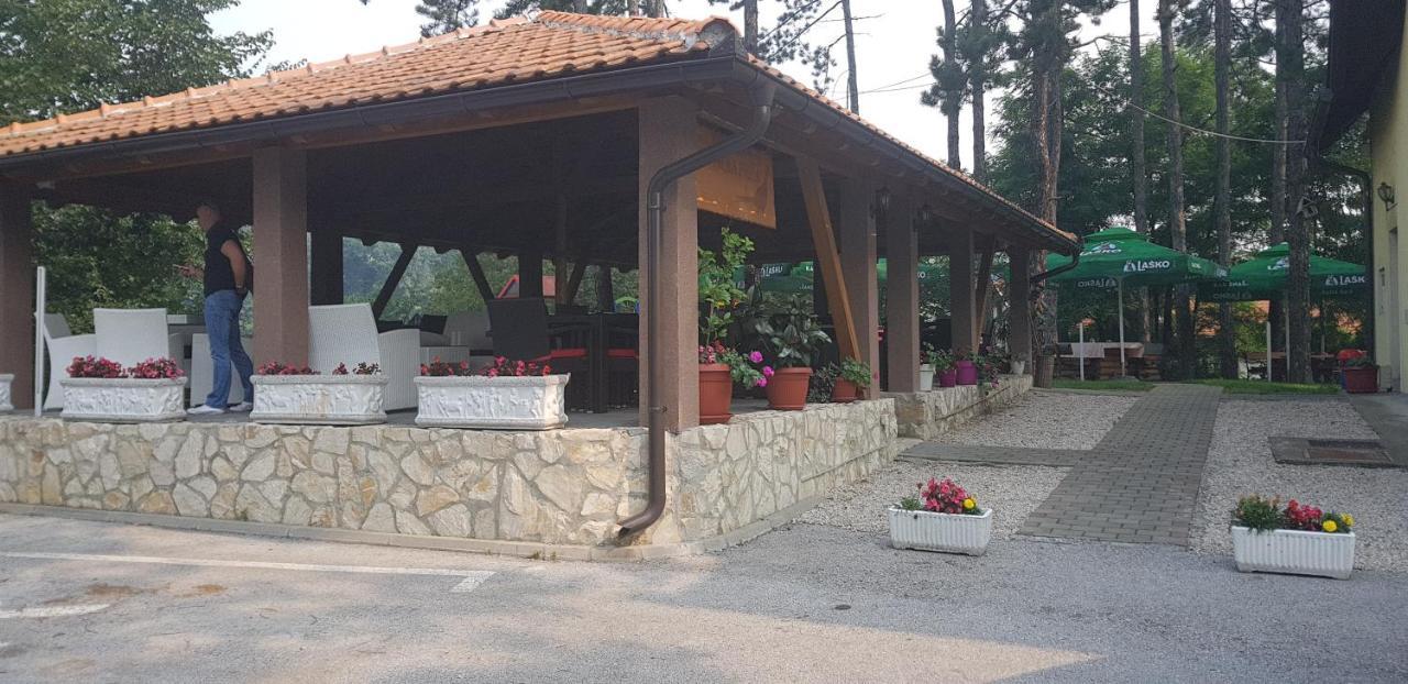 Restoran&Motel And Apartmants Lovacka Prica Tesanj 외부 사진